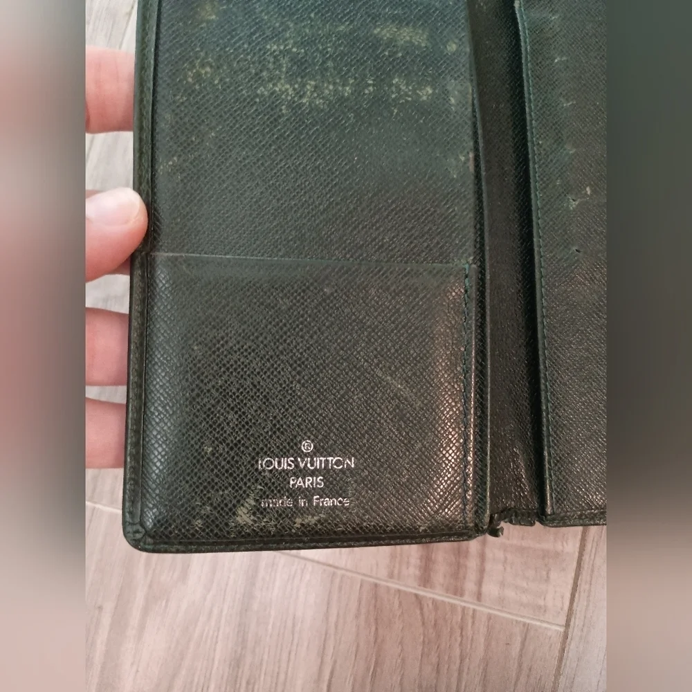 Authentic Louis Vuitton, Green Taiga Long Wallet